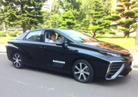「トヨタのミライ」という車種。静粛性も高く、乗り心地抜群でした。